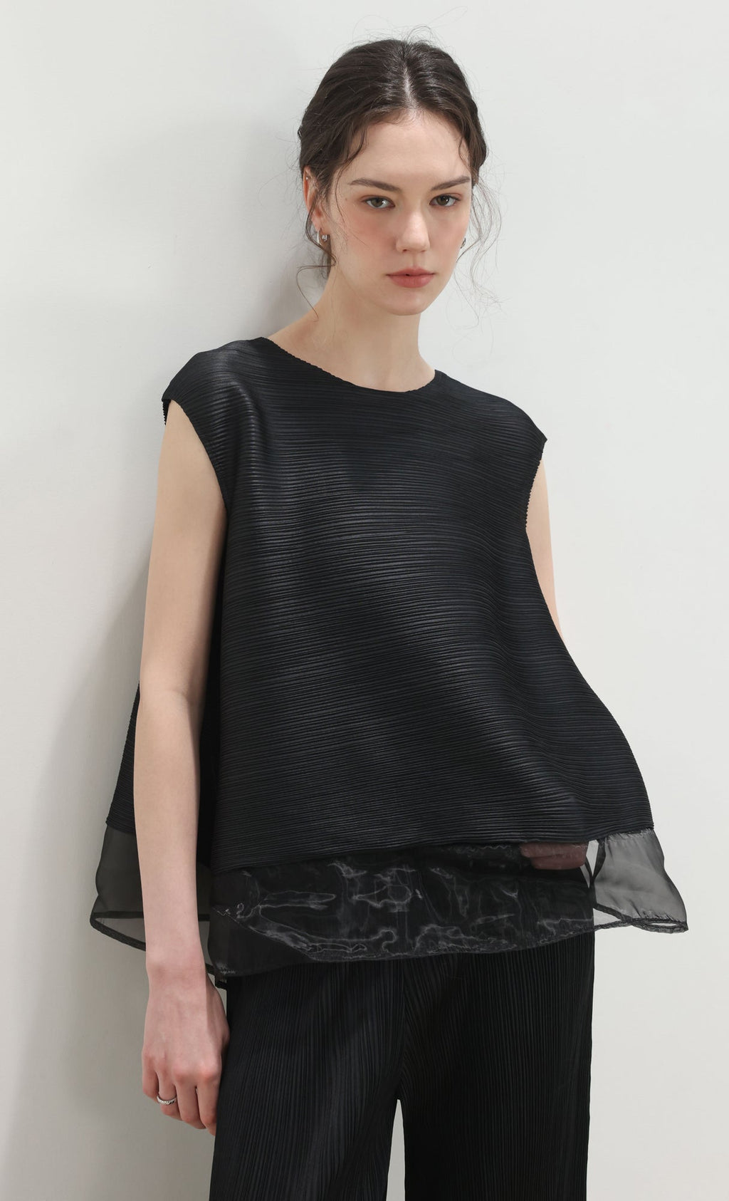 Dren sleeveless pleated top_black