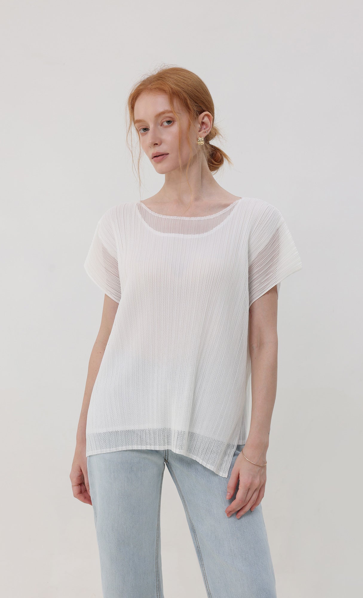 Airy pleated sleeveless top_ivory