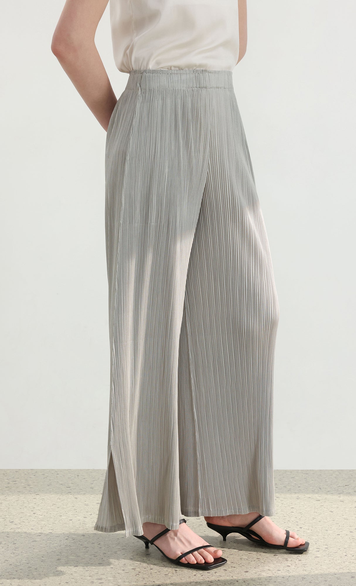 Zina pleated pants_light-grey
