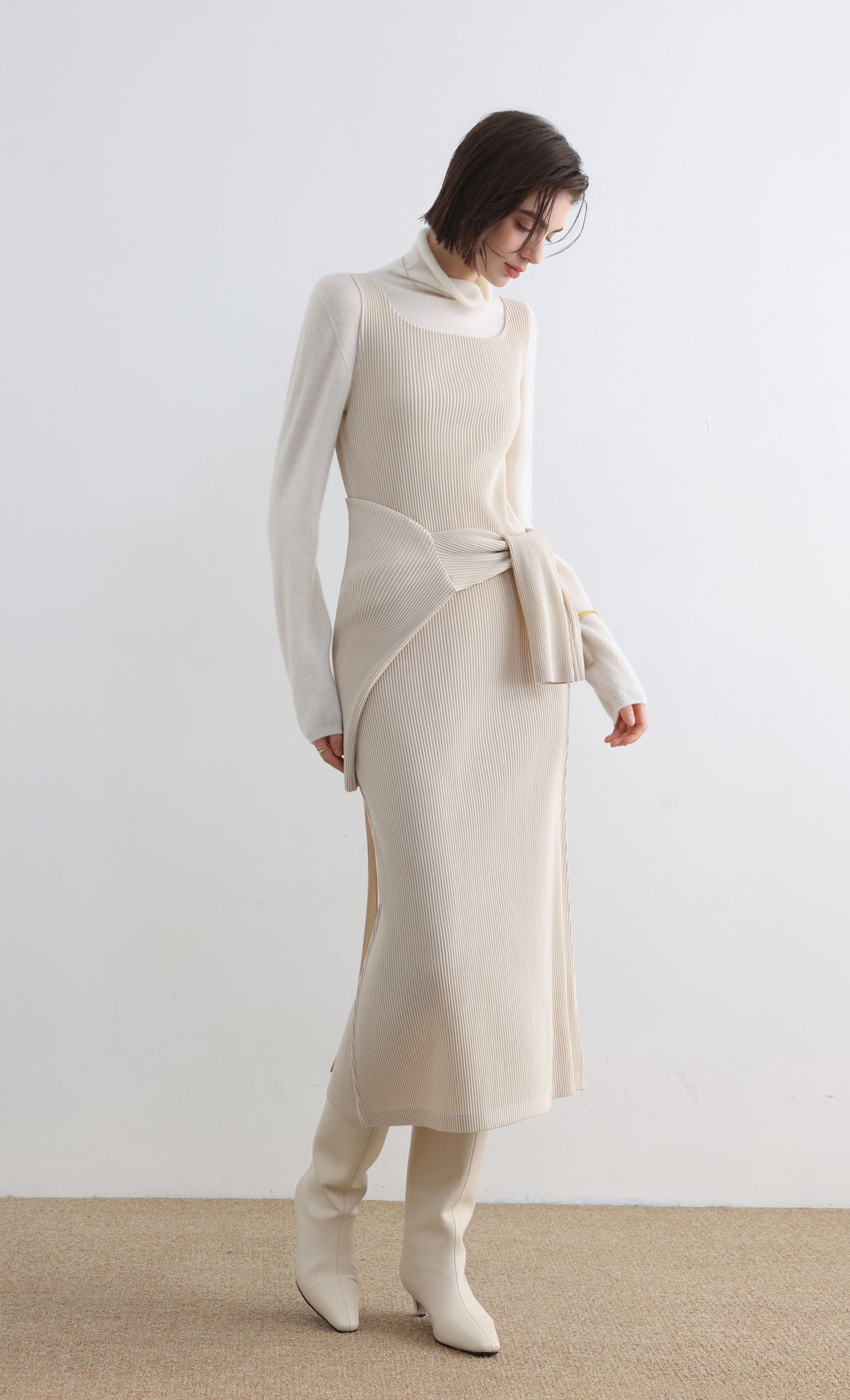 Soly Pleats Sleeveless Dress_Light-Beige